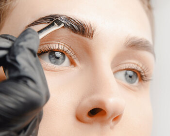 Estefanía Iñiguez, tinte de cejas